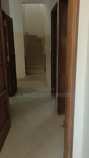 4chbre Villa dans Villa R+1 À Louer À, Yoff à Louer