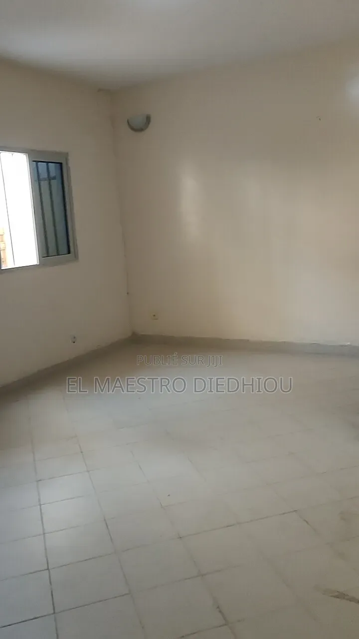 4chbre Villa dans Villa R+1 À Louer À, Yoff à Louer