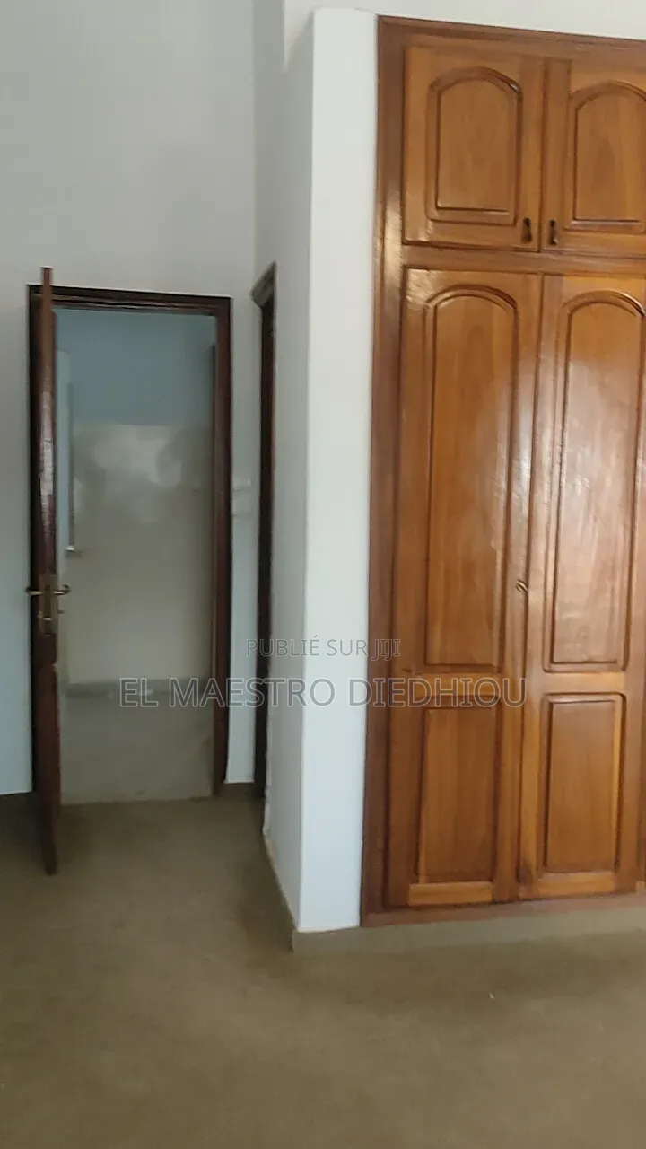 4chbre Villa dans Villa R+1 À Louer À, Yoff à Louer