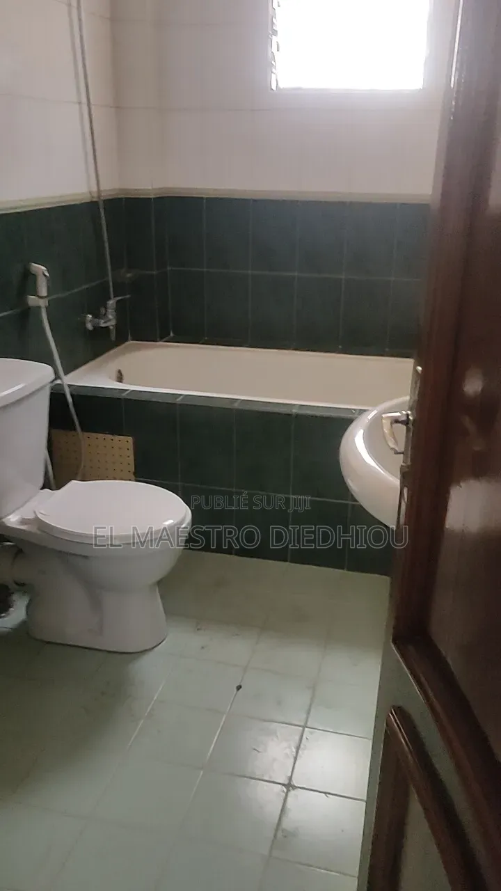 4chbre Villa dans Villa R+1 À Louer À, Yoff à Louer