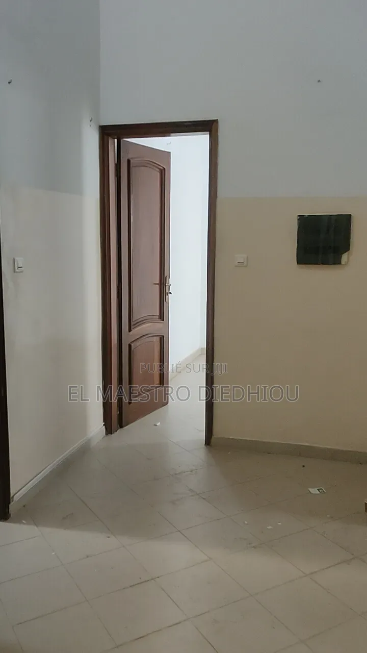 4chbre Villa dans Villa R+1 À Louer À, Yoff à Louer