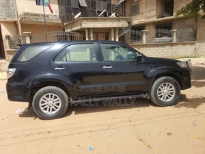 Toyota Fortuner 2016 Noir Mat