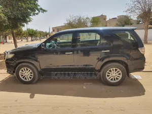 Toyota Fortuner 2016 Noir Mat