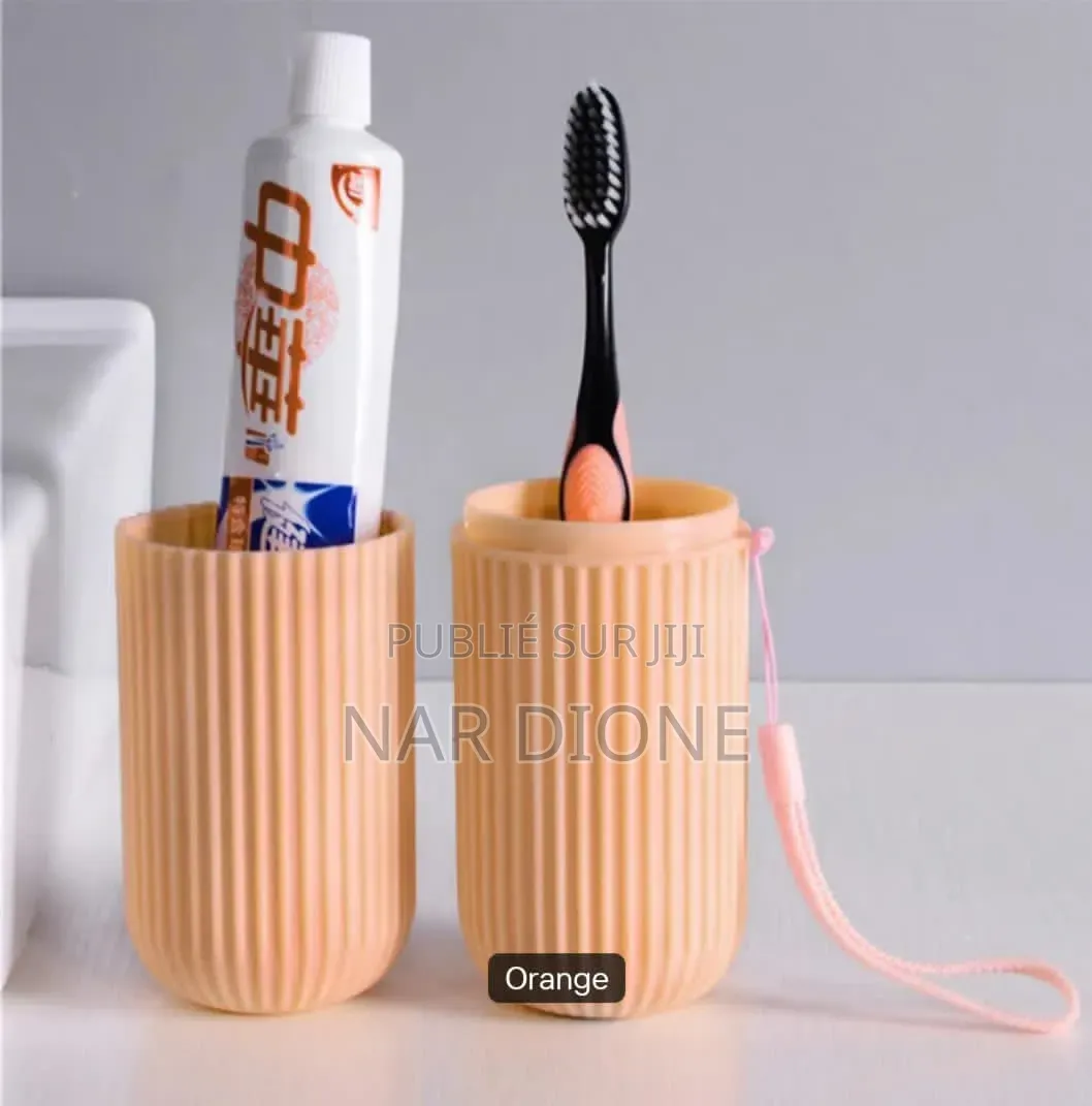 Conteneur De Brosse