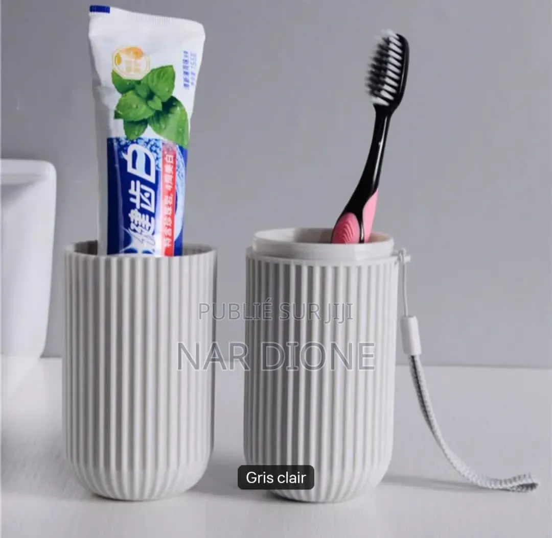 Conteneur De Brosse