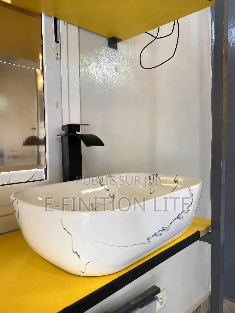 Vasque Avec Un Robinet Mitigeur