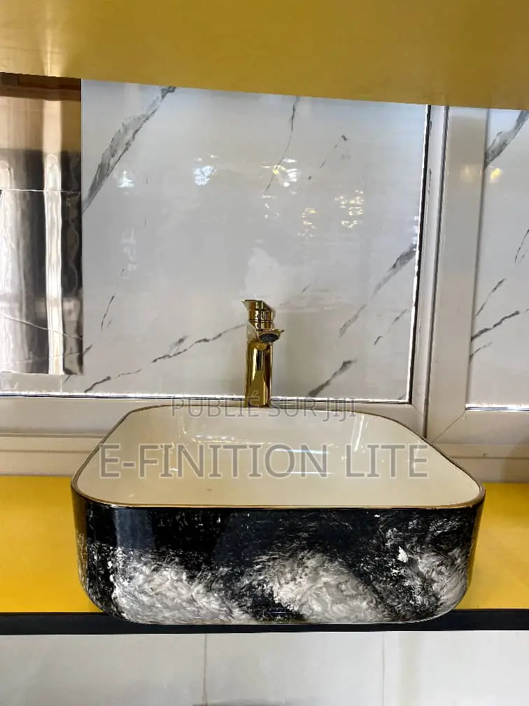 Vasque Avec Un Robinet Mitigeur