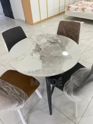 Table À Manger Moderne 4 Places Effet Marbre