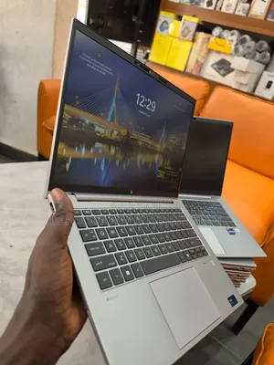 Nouveau HP ZBook Firefly 14 G11 16GB Intel Core Ultra 5 SSD 512GB