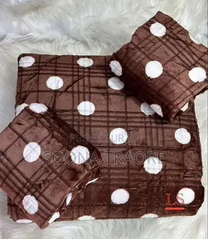 Vente Accessoire De Maison,Draps Et Rideaux Très Classe.