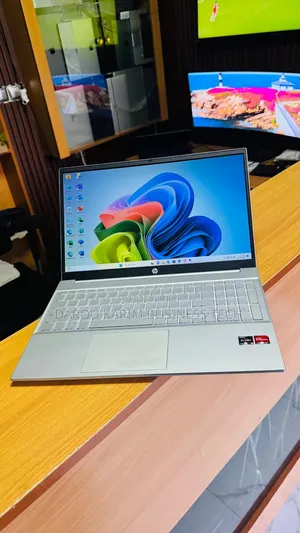 Nouveau Ordinateur portable HP Pavilion 15 16GB AMD Ryzen 5 SSD 512GB