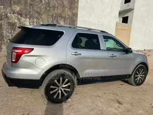 Ford Explorer 2013 Gris