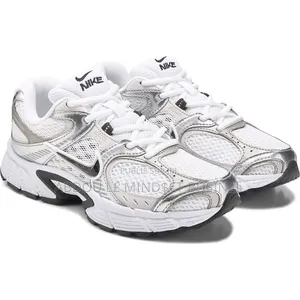 Nike V5 RNR Blanc-Gris Bldisponible