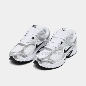 Nike V5 RNR Blanc-Gris Bldisponible