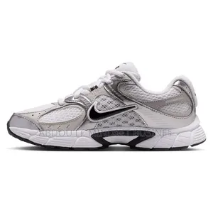 Nike V5 RNR Blanc-Gris Bldisponible