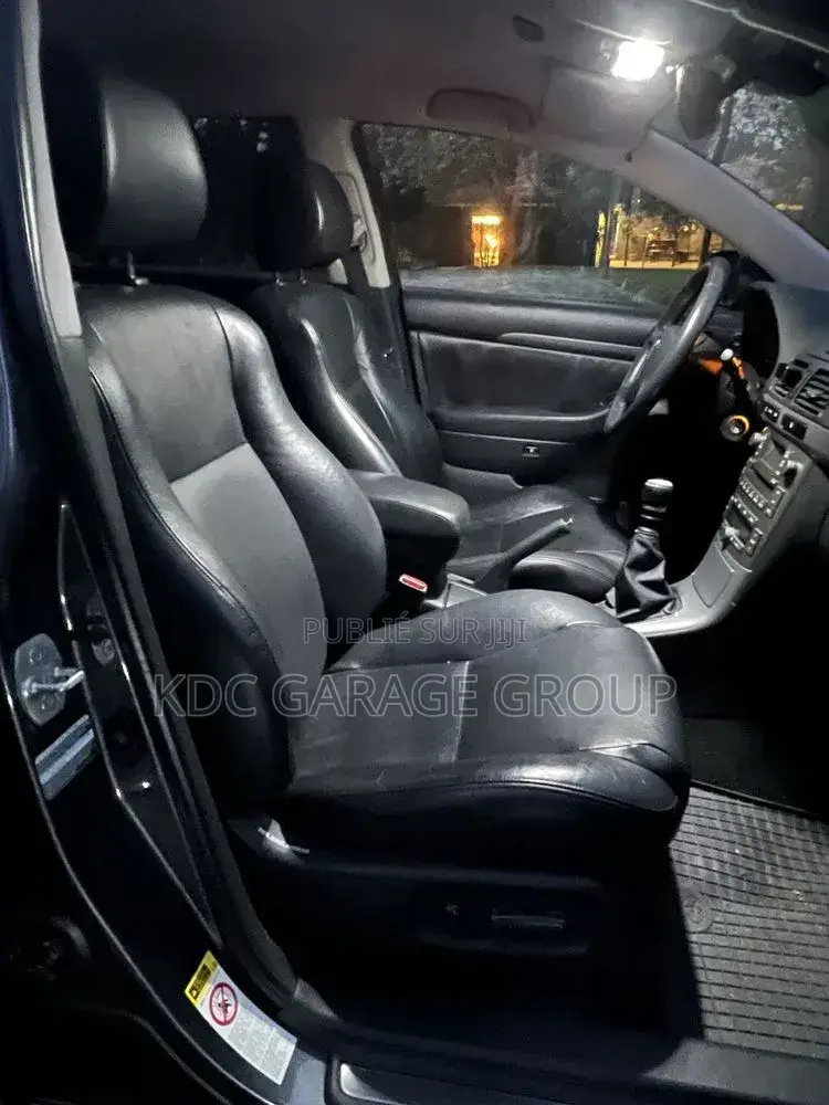 Toyota Avensis 2007 Noir