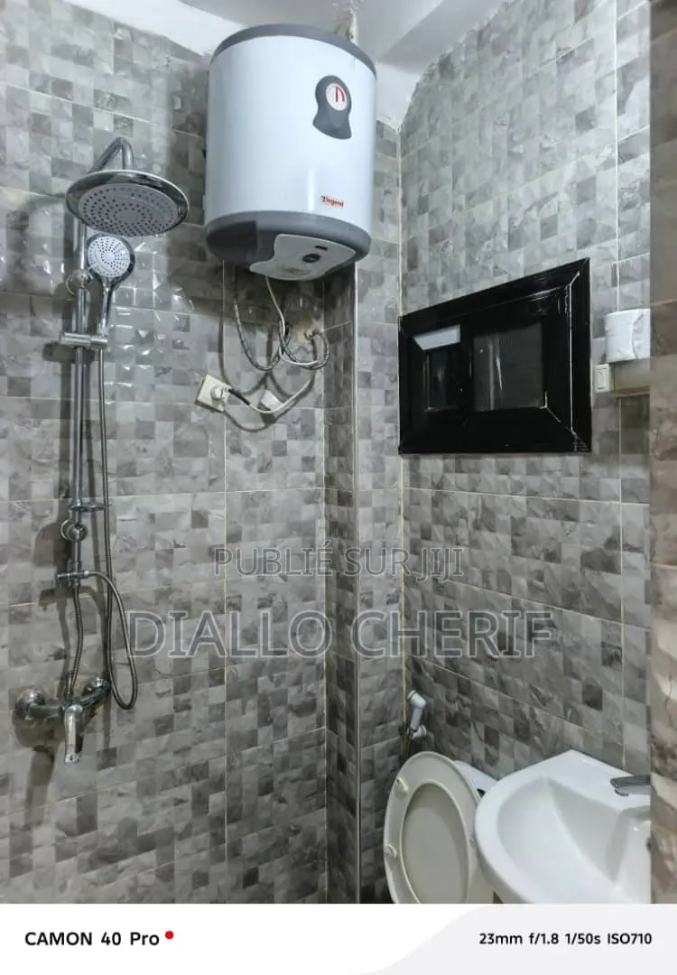 Meublé 1chbre Studio dans Diallo Appartement, Ngor à Louer