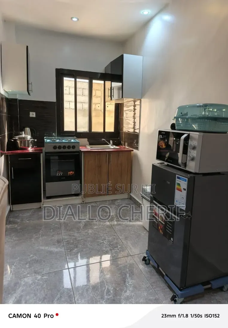 Meublé 1chbre Studio dans Diallo Appartement, Ngor à Louer