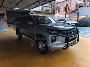 Mitsubishi L200 2022 Gris