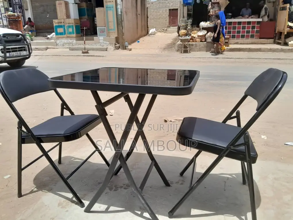 Table À Manger Avec Deux Chaises