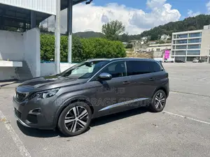 Peugeot 5008 2018 Gris