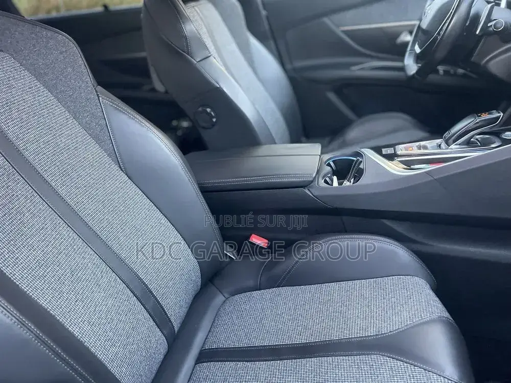 Peugeot 5008 2018 Gris