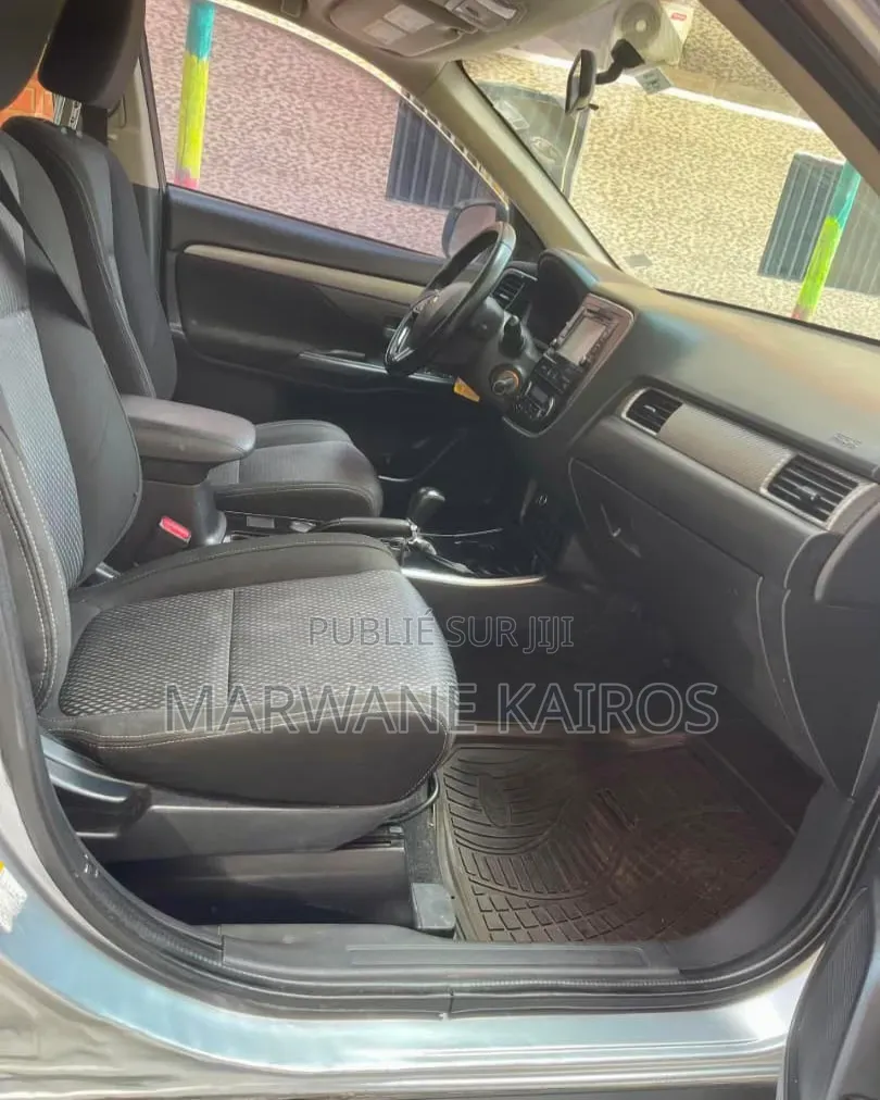 Mitsubishi Outlander 2018 Gris