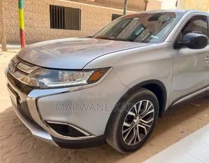 Mitsubishi Outlander 2018 Gris