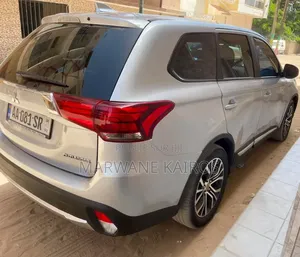 Mitsubishi Outlander 2018 Gris