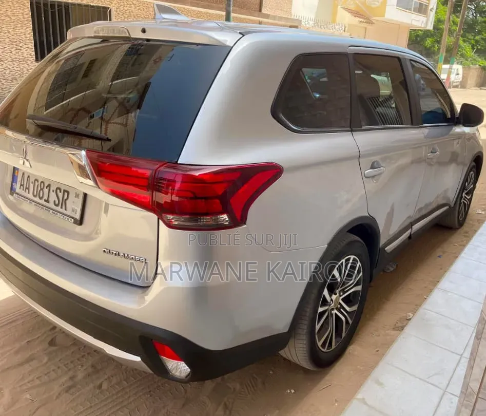 Mitsubishi Outlander 2018 Gris