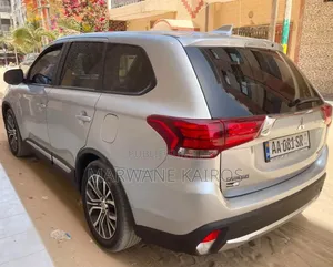 Mitsubishi Outlander 2018 Gris