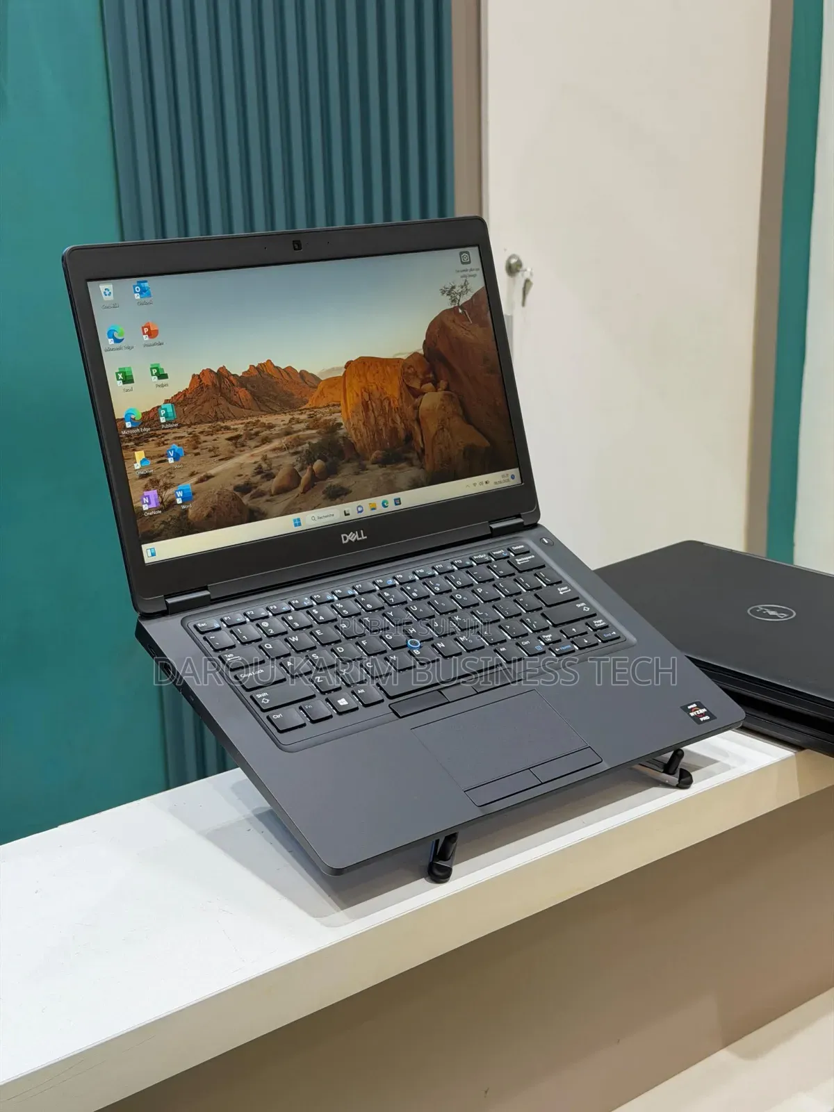 Nouveau Dell Latitude 5491 8GB AMD Ryzen 5 SSD 256GB