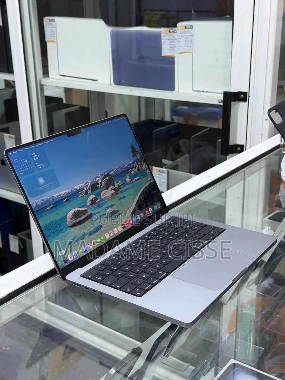 Nouveau Apple MacBook Pro 2023 M2 Pro 16GB Apple M2 SSD 512GB
