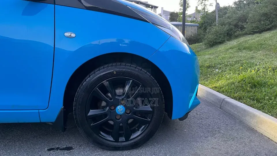 Toyota Aygo 2016 Bleu