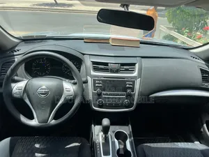 Nissan Altima 2018 Gris
