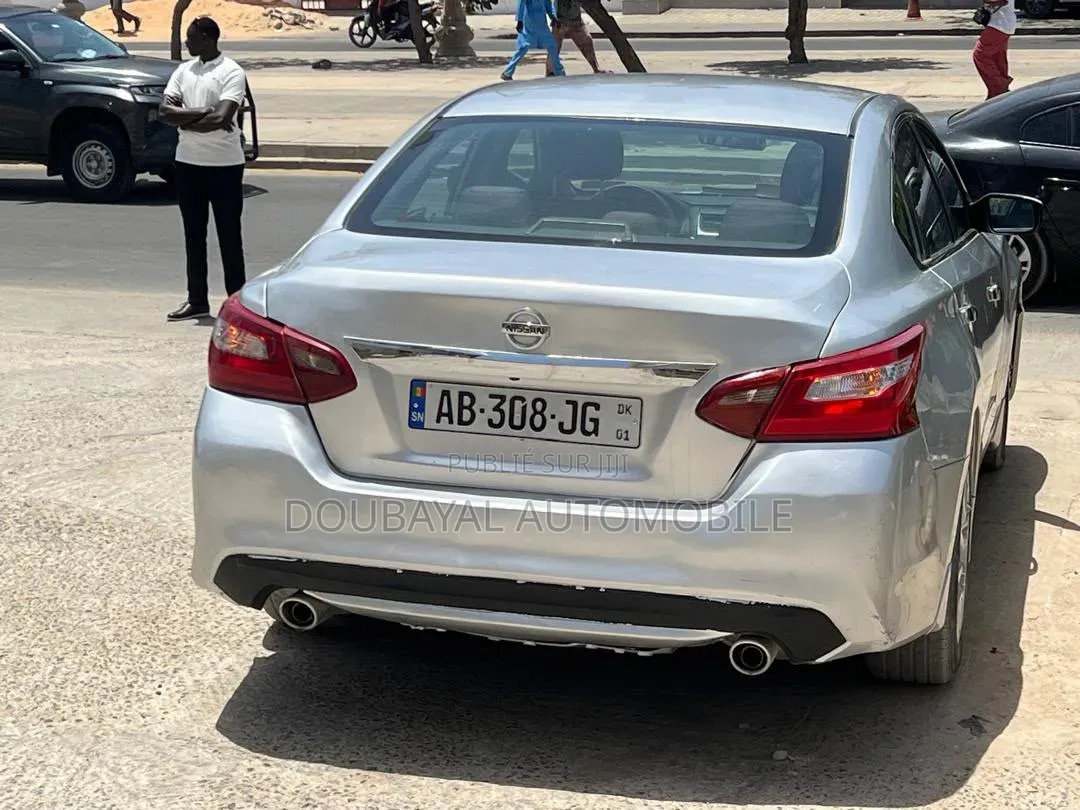 Nissan Altima 2018 Gris