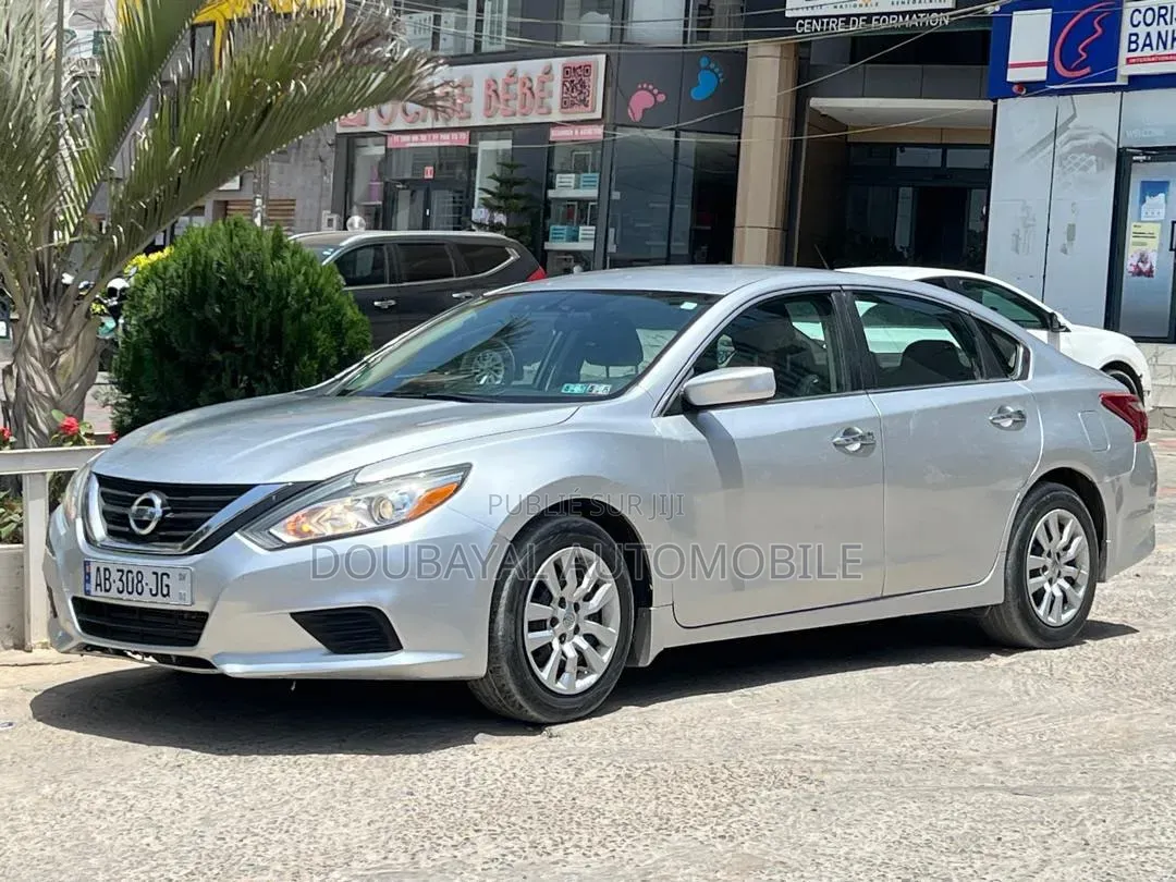 Nissan Altima 2018 Gris