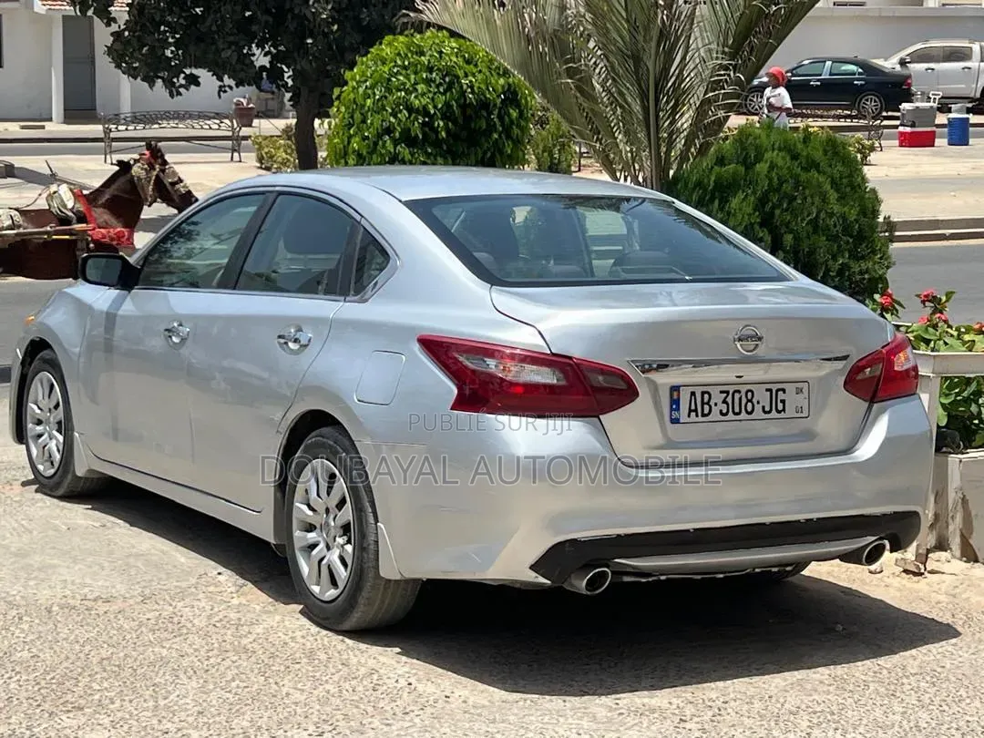 Nissan Altima 2018 Gris