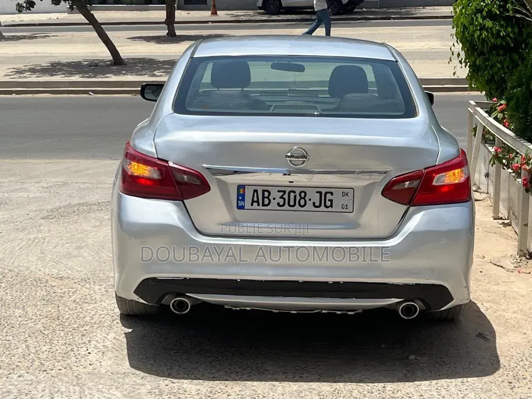 Nissan Altima 2018 Gris