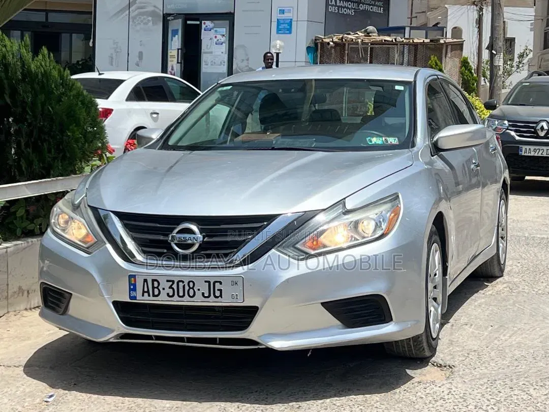 Nissan Altima 2018 Gris