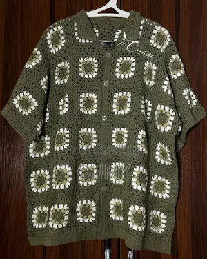 Chemise Crochet Faite Main – Style Granny Square