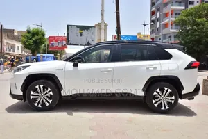 Toyota RAV4 2021 Blanc cassé