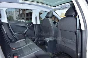 Peugeot 2008 2017 Blanc cassé