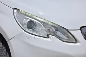 Peugeot 2008 2017 Blanc cassé
