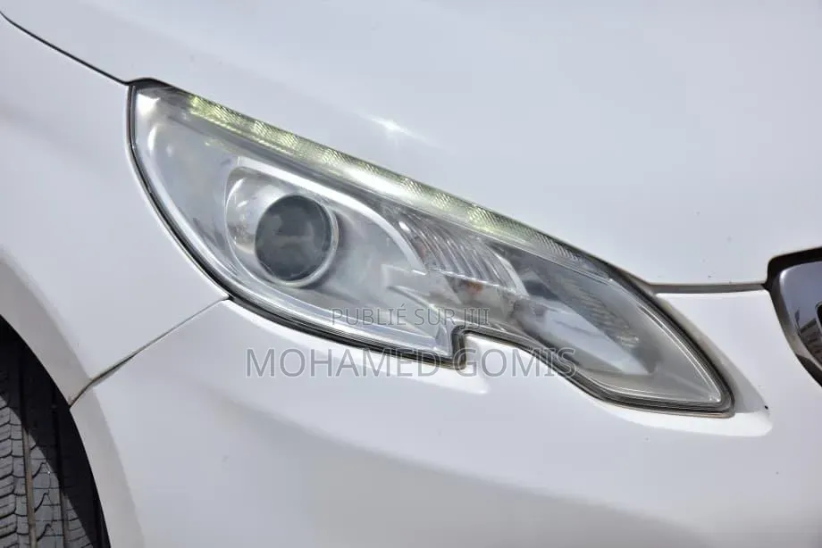 Peugeot 2008 2017 Blanc cassé