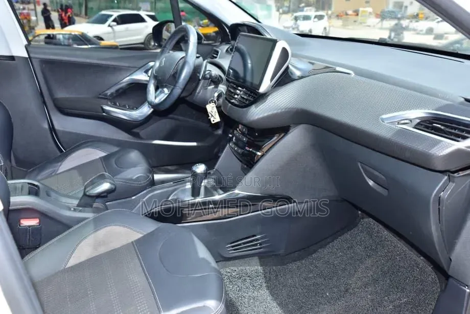 Peugeot 2008 2017 Blanc cassé