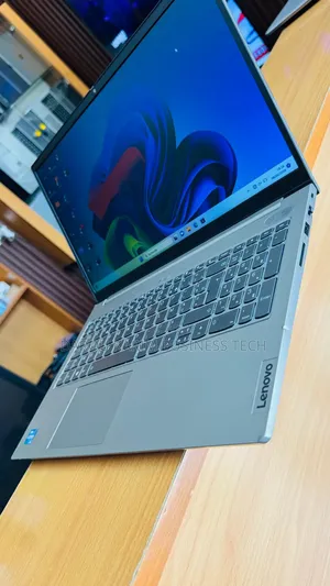 Nouveau Lenovo ThinkBook 15 12GB Intel Core i5 SSD 256GB
