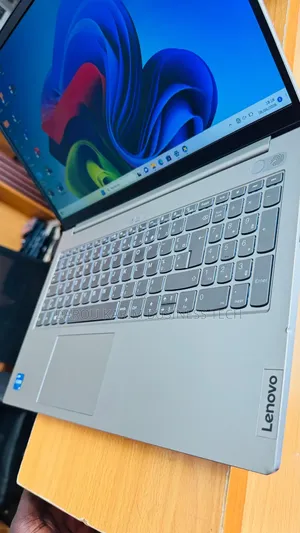 Nouveau Lenovo ThinkBook 15 12GB Intel Core i5 SSD 256GB