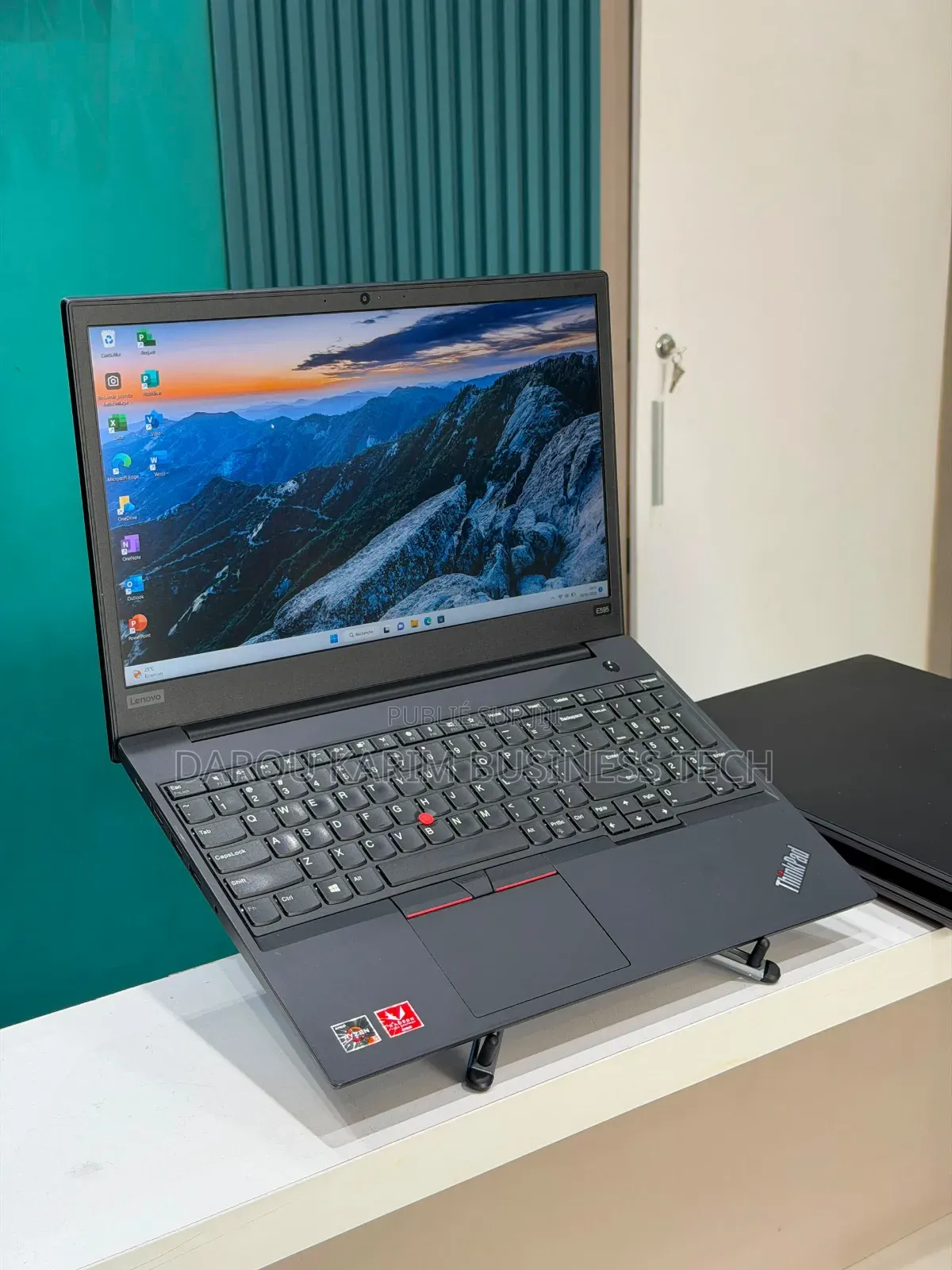 Nouveau Lenovo ThinkPad E585 8GB AMD Ryzen 5 SSD 256GB