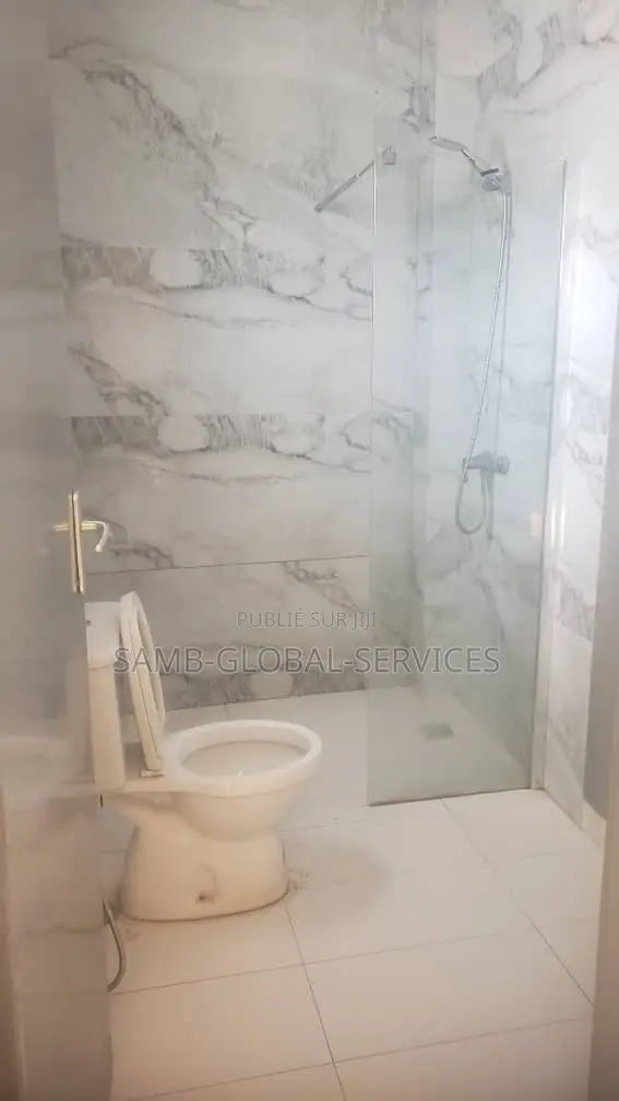 2chbre Appartement dans Yoff à Louer